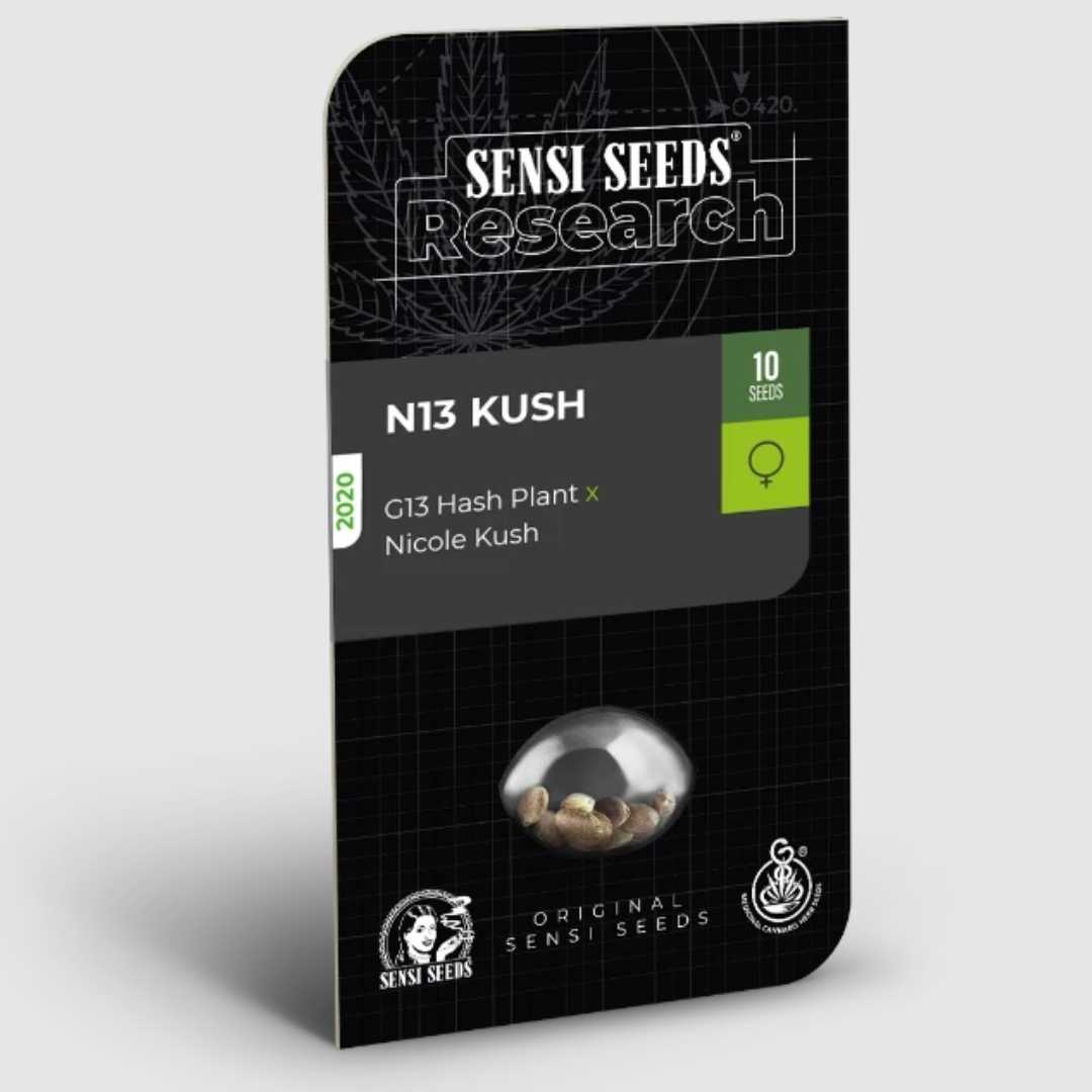 Sensi Seeds Research N13 Kush Samenpackung im modernen Design mit Logo und Sortenbezeichnung