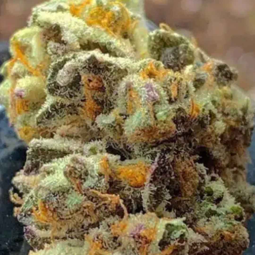 Banana Jelly'Z von ZmoothieZ mit kompakten, stark harzigen Cannabisblüten und kräftigen Zuckerblättern.